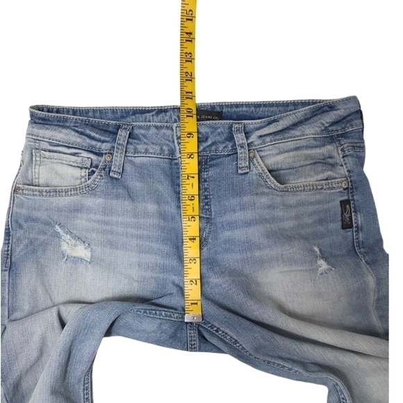 Silver Avery Straight High Rise Crop Distressed Light Wash Jean Size 30 - Picture 9 of 16